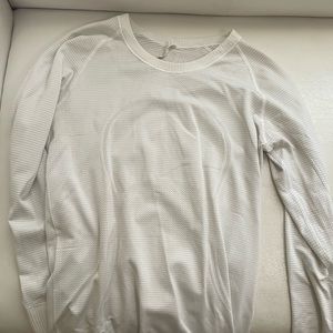 Lululemon bundle long sleeve fitted fit with thumb holes